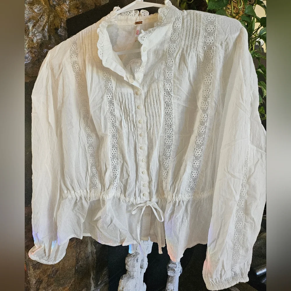 Free People White Lace Top 🤍 - Picture 2 of 12